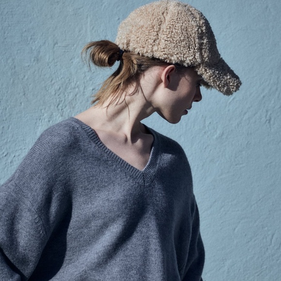 ZARA FLEECE CAP made of faux shearling BLOGGERS FAVORITE - Picture 1 of 5